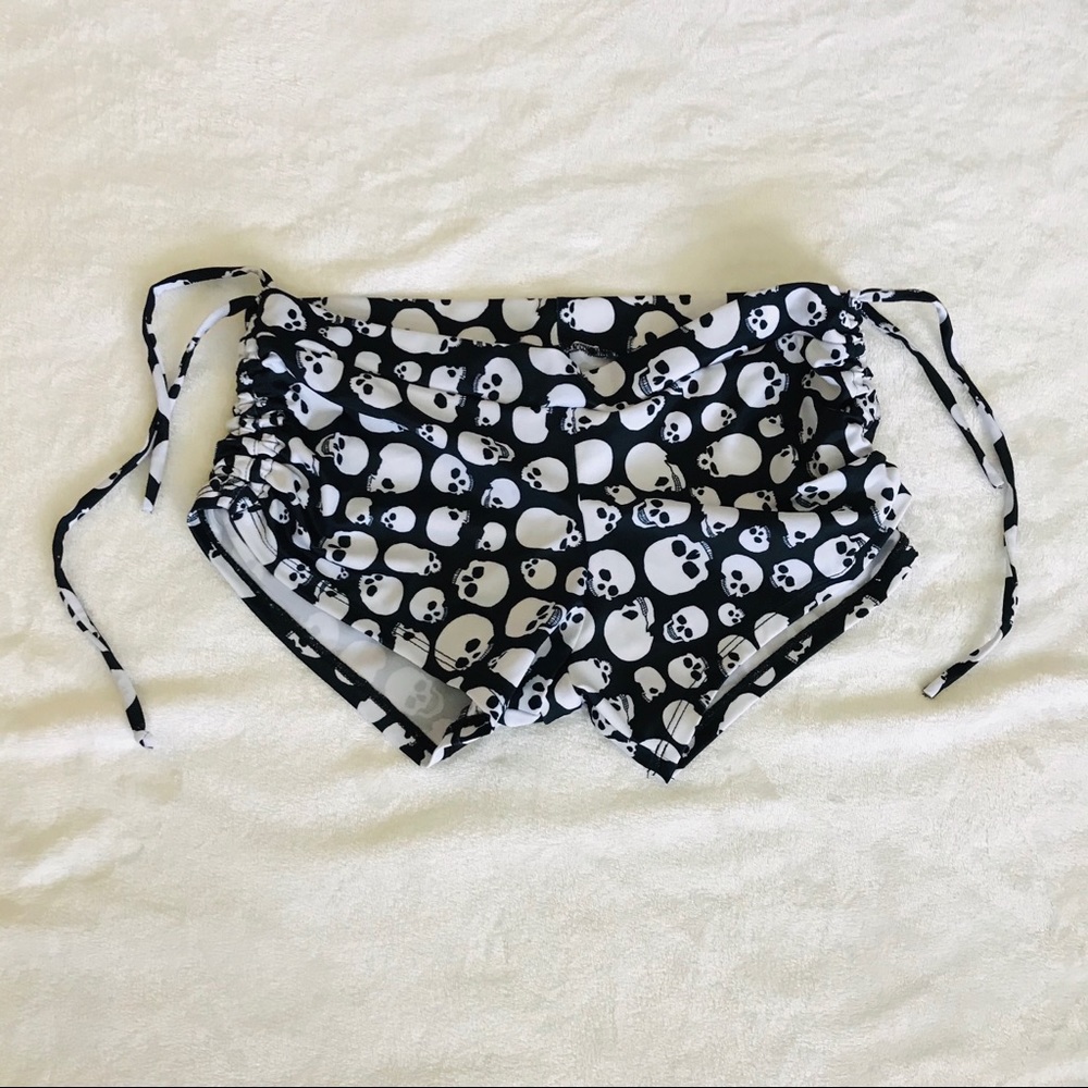 Onzie Hot Yoga String Skull Shorts
